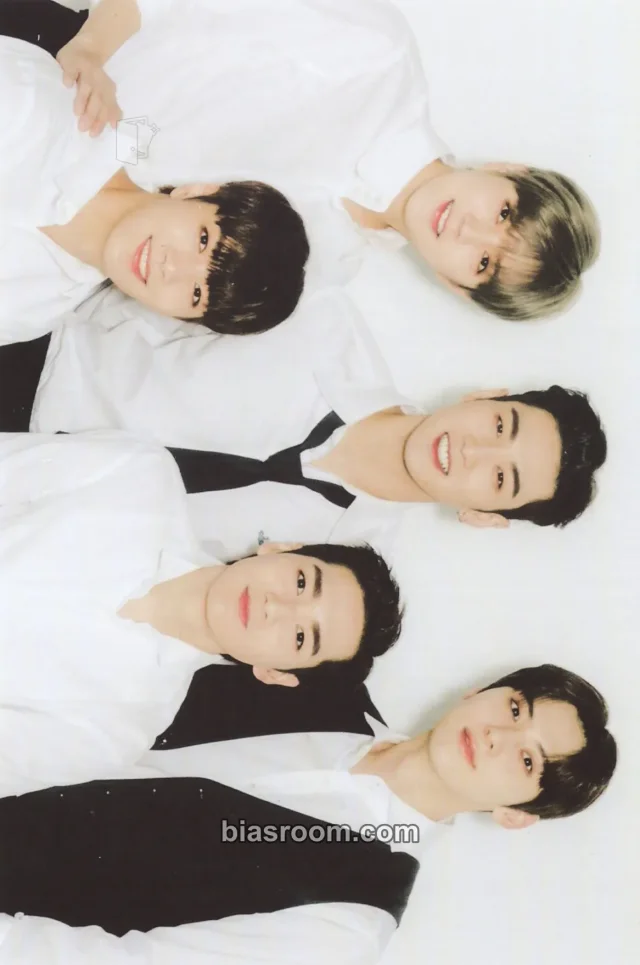 NU'EST - HYBE 2021 New Year's Eve Livestream Event merch inclusion postcard special event new years event