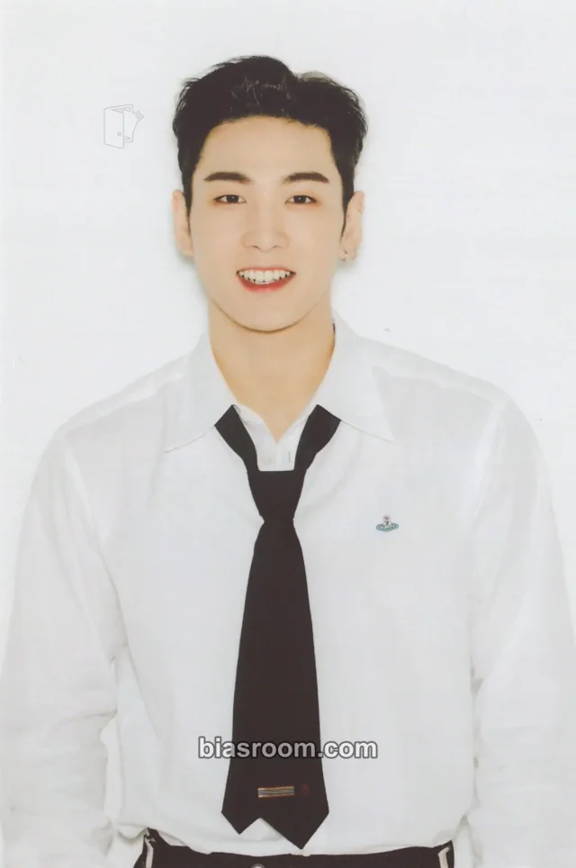 NU'EST - Baekho - HYBE 2021 New Year's Eve Livestream Event merch inclusion postcard special event new years event