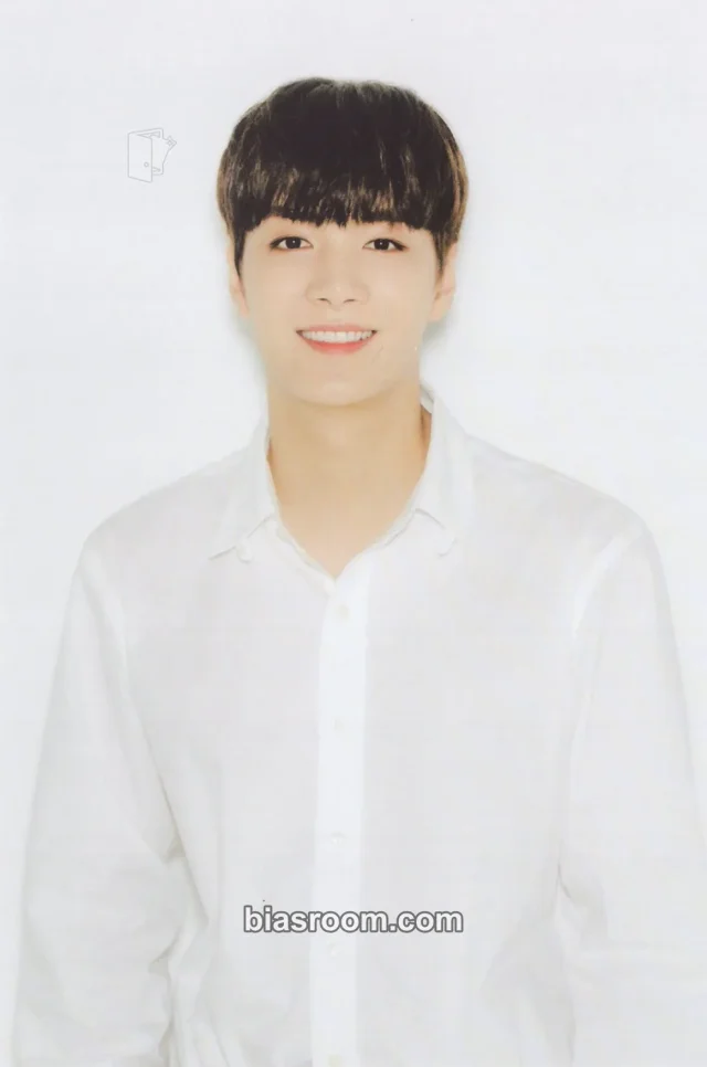 NU'EST - JR - HYBE 2021 New Year's Eve Livestream Event merch inclusion postcard special event new years event