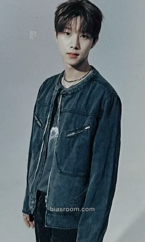 Hyunwoo xikers WORLD TOUR TRICKY HOUSE : FIRST ENCOUNTER 2023-2024 Photocard - xikers - xikers K-pop photocard