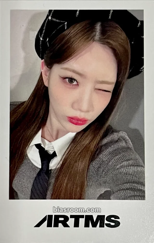 ARTMS - Kim Lip - Dall Album everline fansign round 6 polaroid