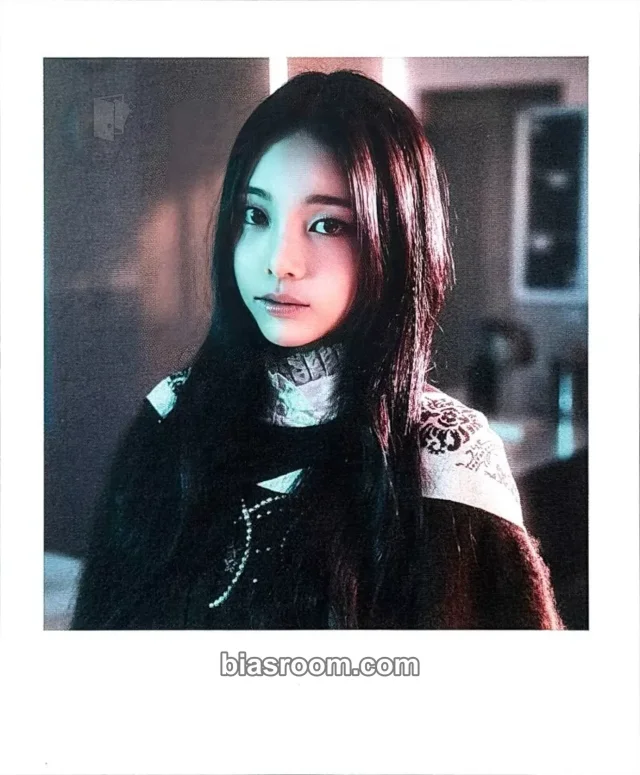 Hearts2Hearts - Ian - The Chase Album polaroid china merch inclusion photo set