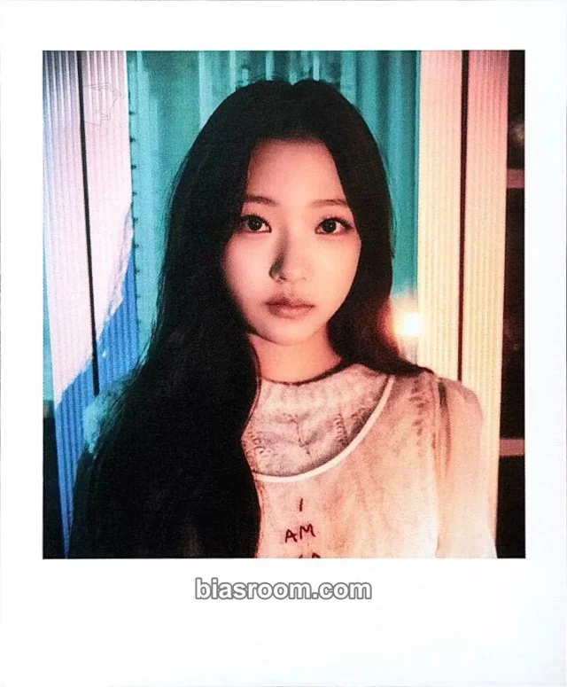 Hearts2Hearts - Stella - The Chase Album polaroid china merch inclusion photo set