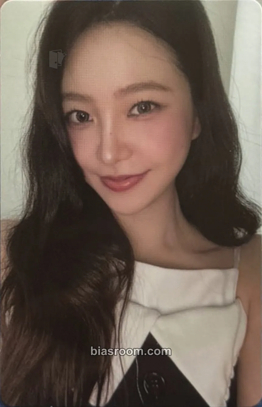 Yeri A Day in Red & Velvet Photocard - Red Velvet - Red Velvet K-pop photocard