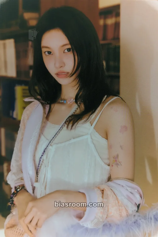 ILLIT - Yunah - I'LL LIKE YOU Album merch merch inclusion photocard set postcard with version