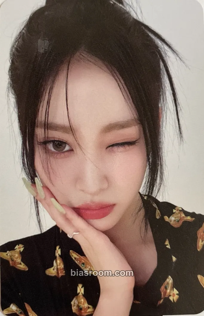 Zoa ColoRise Photocard - Weeekly - Weeekly K-pop photocard