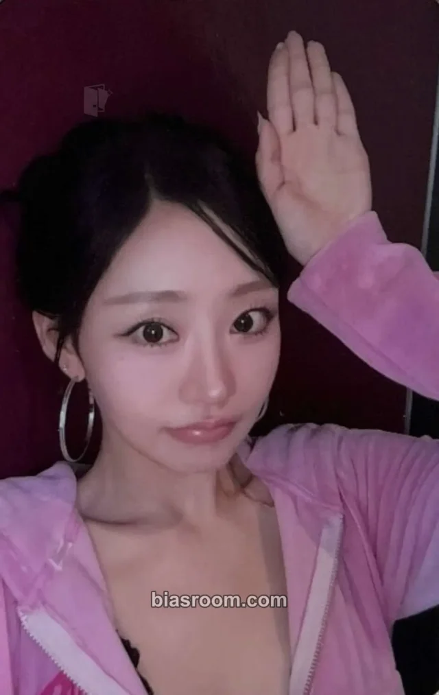 KISS OF LIFE - Julie - Who Is She Album qq music 1 star lucky draw (LD)