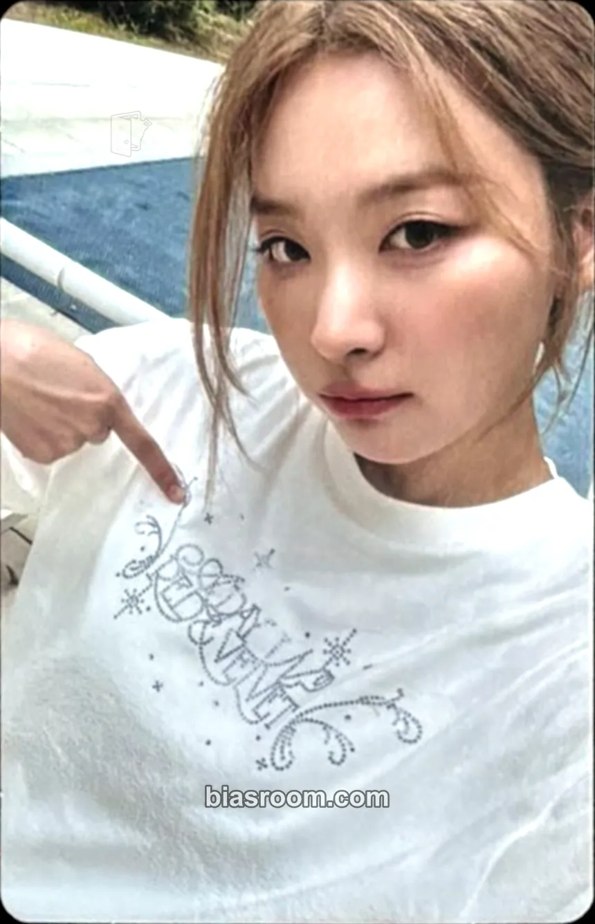 Seulgi A Day in Red & Velvet Photocard - Red Velvet - Red Velvet K-pop photocard