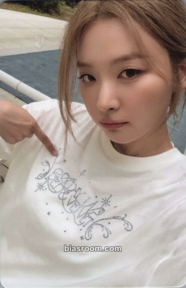 Red Velvet - Seulgi - A Day in Red & Velvet Event merch photocard t-shirt