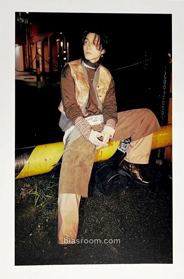 WayV - Hendery - On My Youth Album album inclusion photobook version postcard