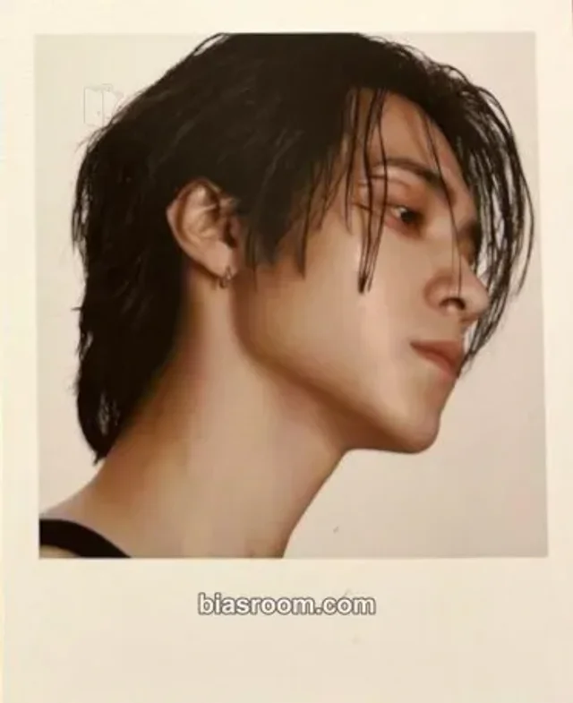 WayV - Hendery - On My Youth Album album inclusion polaroid diary version bookmark