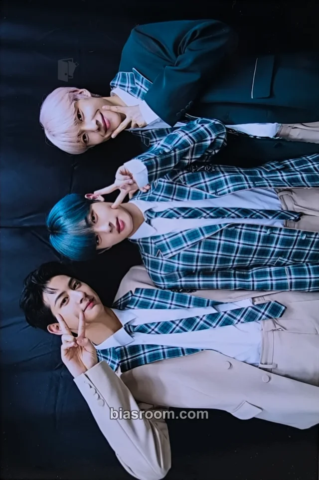 Younite - Eunsang & Hyungseok & Woono - Youni-Birth Album broadcast photo print