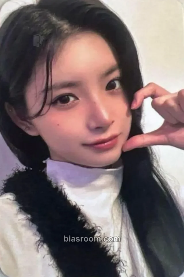 EVERGLOW - Yiren - ZOMBIE Album mymusictaste (mmt) video call (fancall) round 3