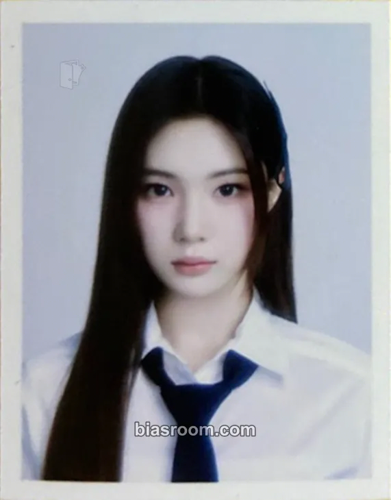 Juun Four Hearts Club Official MD Photocard - Hearts2Hearts - Hearts2Hearts K-pop photocard