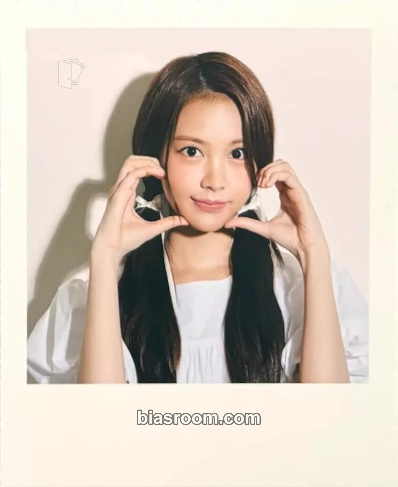 Carmen House of H : Hide And Seek Photocard - Hearts2Hearts - Hearts2Hearts K-pop photocard
