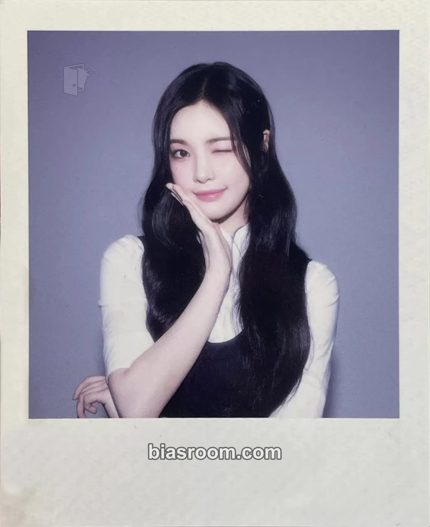 Yuha Four Hearts Club Official MD Photocard - Hearts2Hearts - Hearts2Hearts K-pop photocard