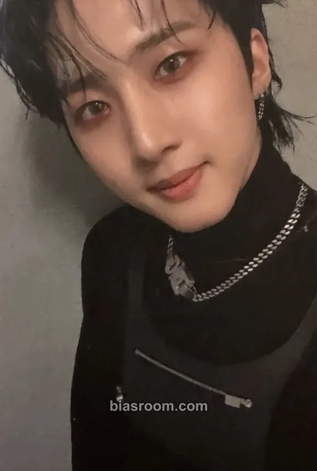 PENTAGON - Hui - Universe : The Black Hall Album fansign entrance / attendance benefit