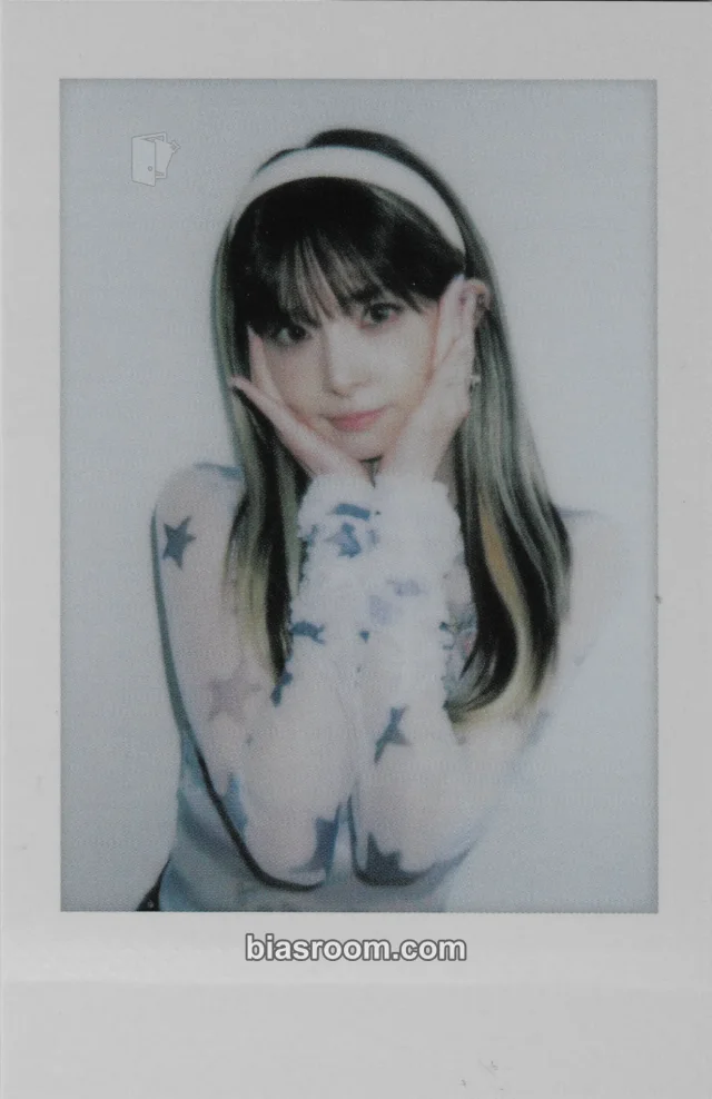 tripleS - Kotone - LOVE&POP pt.1 Album album photocard polaroid wallflower version
