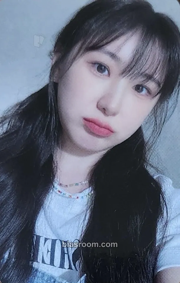 Lee Chaeyeon 2023 Seasons Greetings Four Season Atelier Photocard - Lee Chaeyeon K-pop photocard