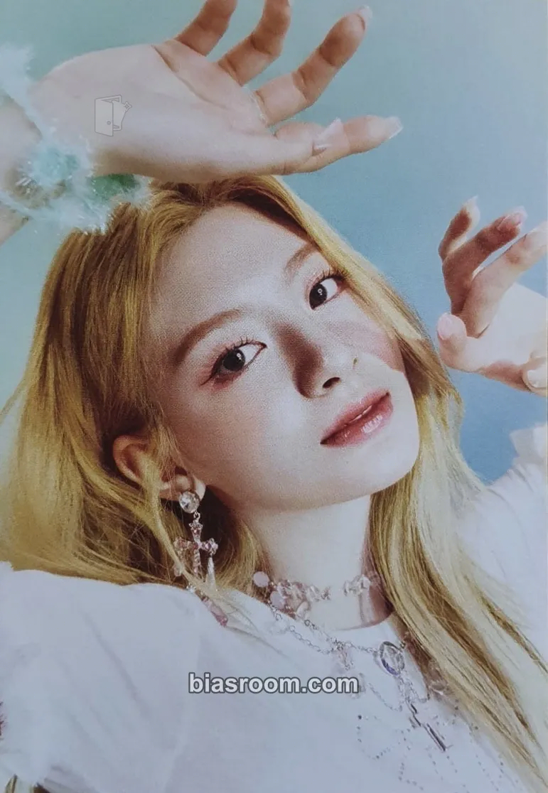 Seeun WE NEED LOVE Photocard - STAYC - STAYC K-pop photocard