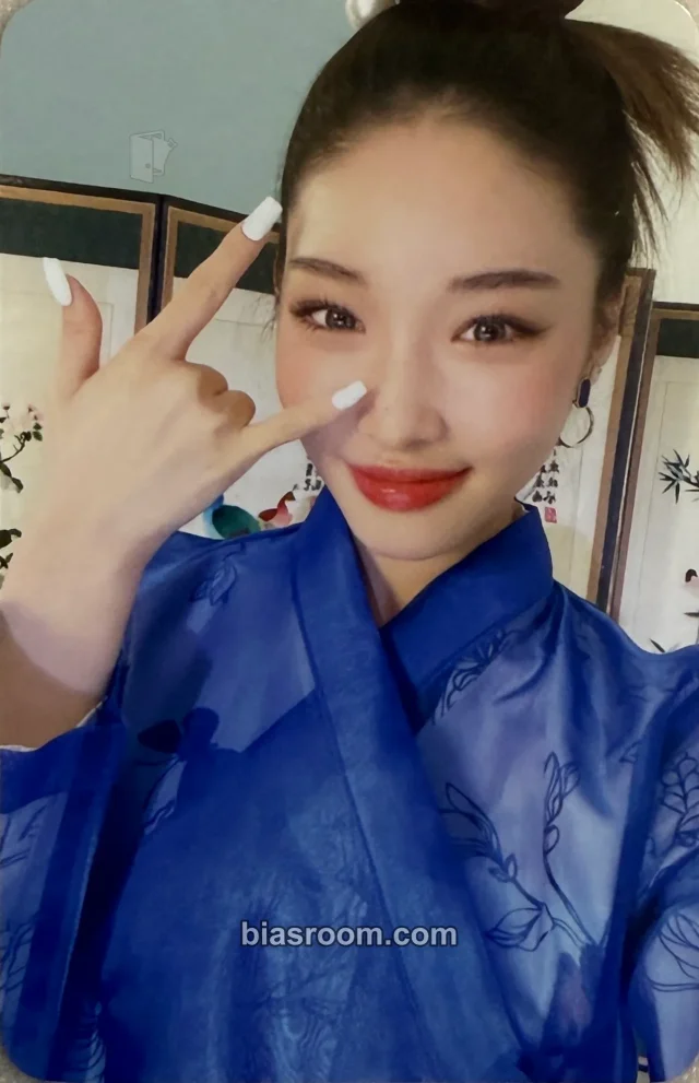 Chung Ha - Chung Ha - 2022 Season's Greetings Other photocard set season's greetings