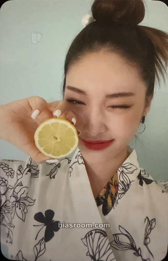Chung Ha - Chung Ha - 2022 Season's Greetings Other photocard set