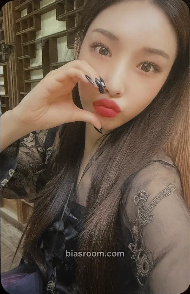 Chung Ha - Chung Ha - 2022 Season's Greetings Other photocard set