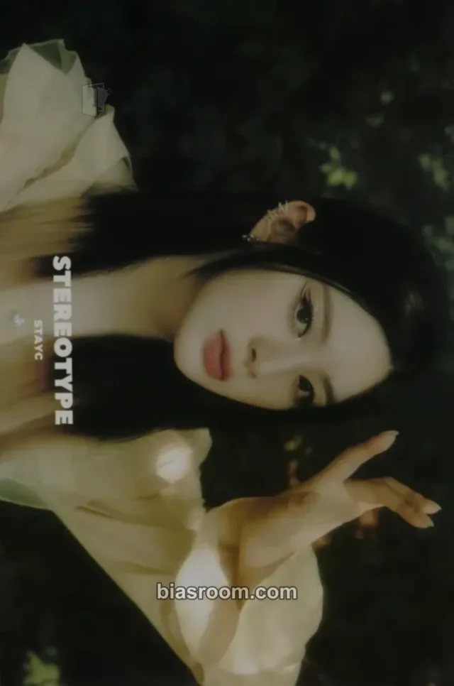 STAYC - Seeun - STEREOTYPE Album B version album inclusion postcard