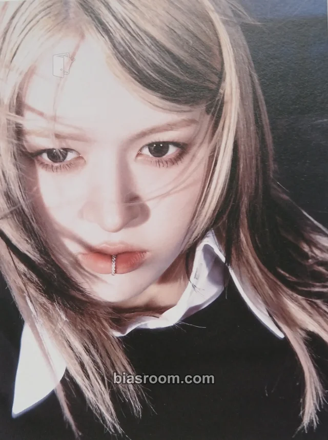 NMIXX - Lily - Fe3O4: BREAK Album limited edition postcard set album inclusion