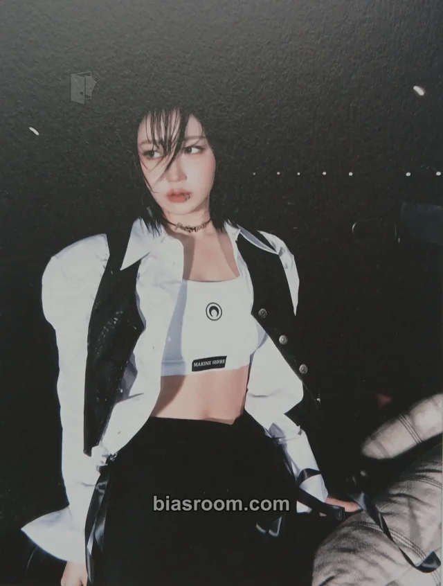 NMIXX - Haewon - Fe3O4: BREAK Album limited edition postcard set album inclusion