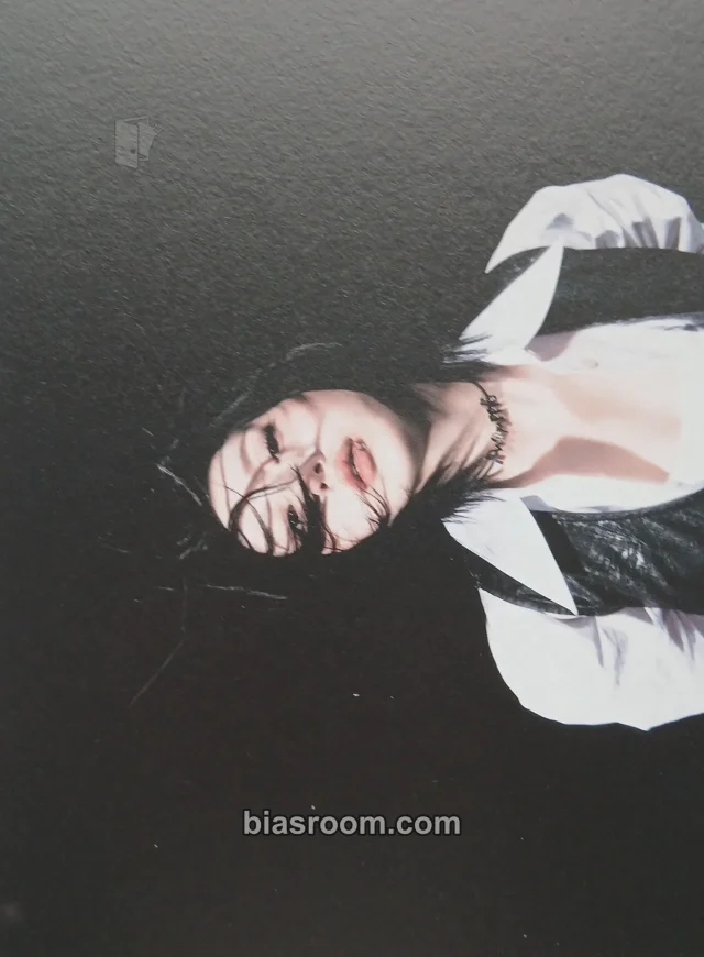 NMIXX - Haewon - Fe3O4: BREAK Album limited edition postcard set album inclusion