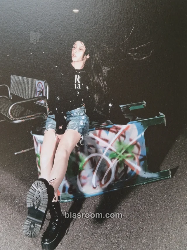 NMIXX - Jiwoo - Fe3O4: BREAK Album limited edition postcard set album inclusion