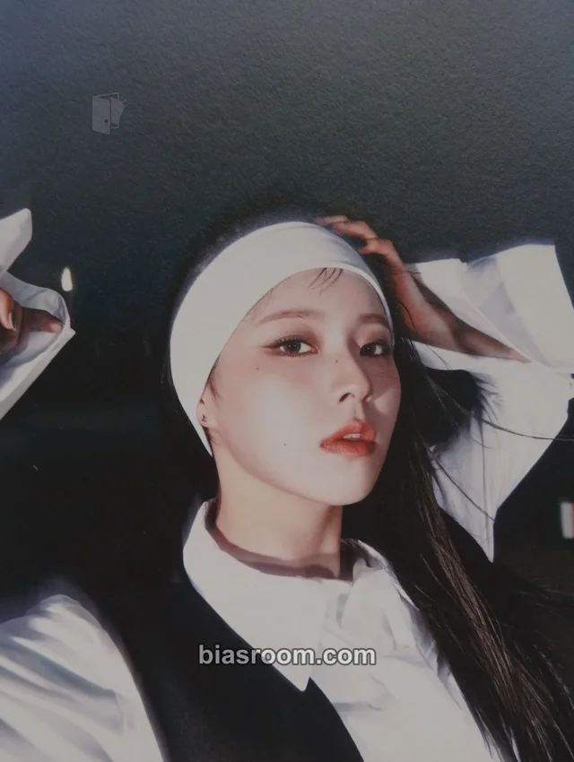 NMIXX - Kyujin - Fe3O4: BREAK Album limited edition postcard set album inclusion