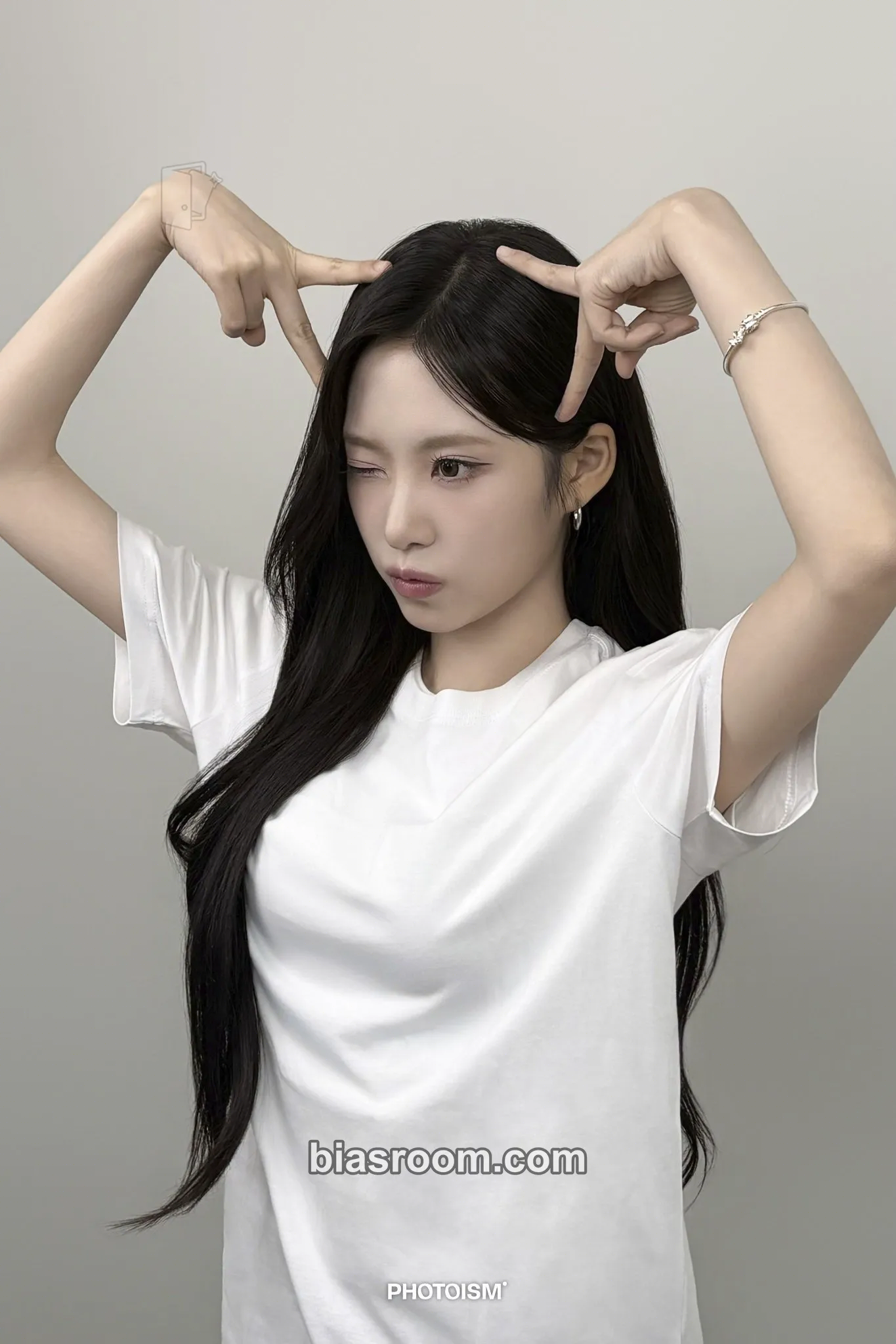Liv PHOTOISM x RESCENE Photocard - RESCENE - RESCENE K-pop photocard