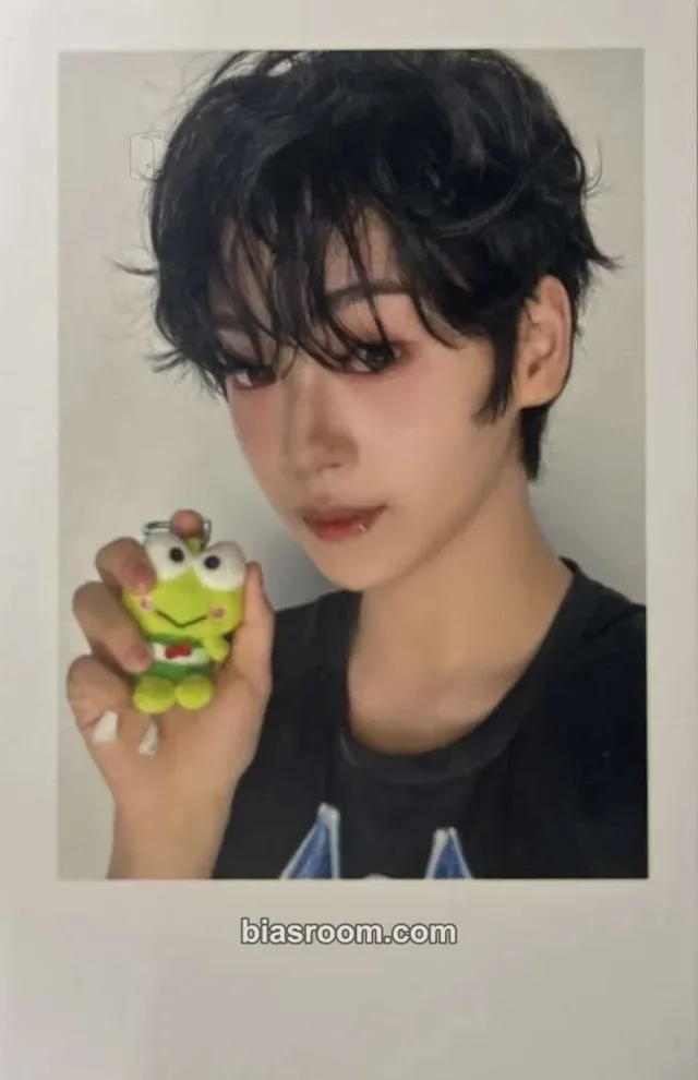 idntt - Hwang EunSoo - itsnotover Album olive young polaroid