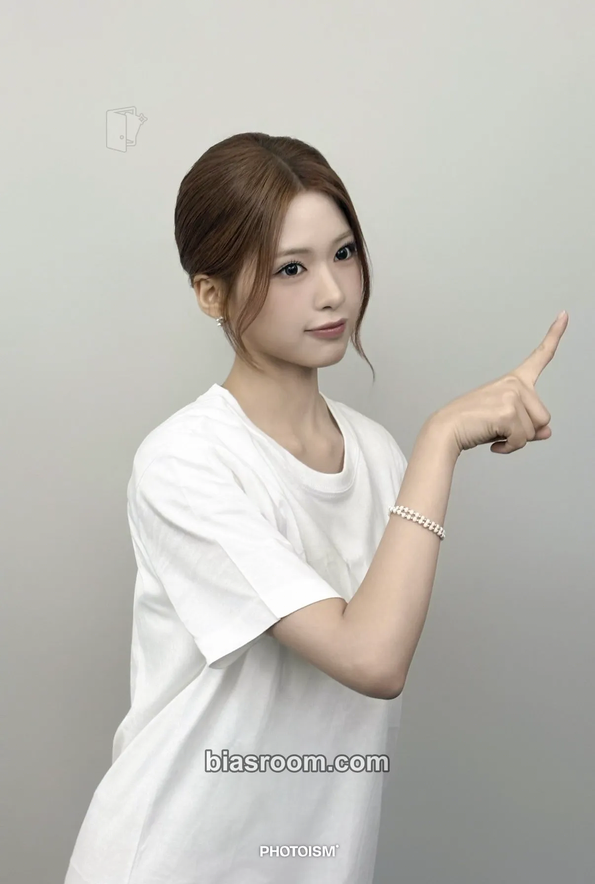 Zena PHOTOISM x RESCENE Photocard - RESCENE - RESCENE K-pop photocard