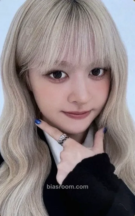 Lily NMIXX JAPAN OFFICIAL FANCLUB Photocard - NMIXX - NMIXX K-pop photocard
