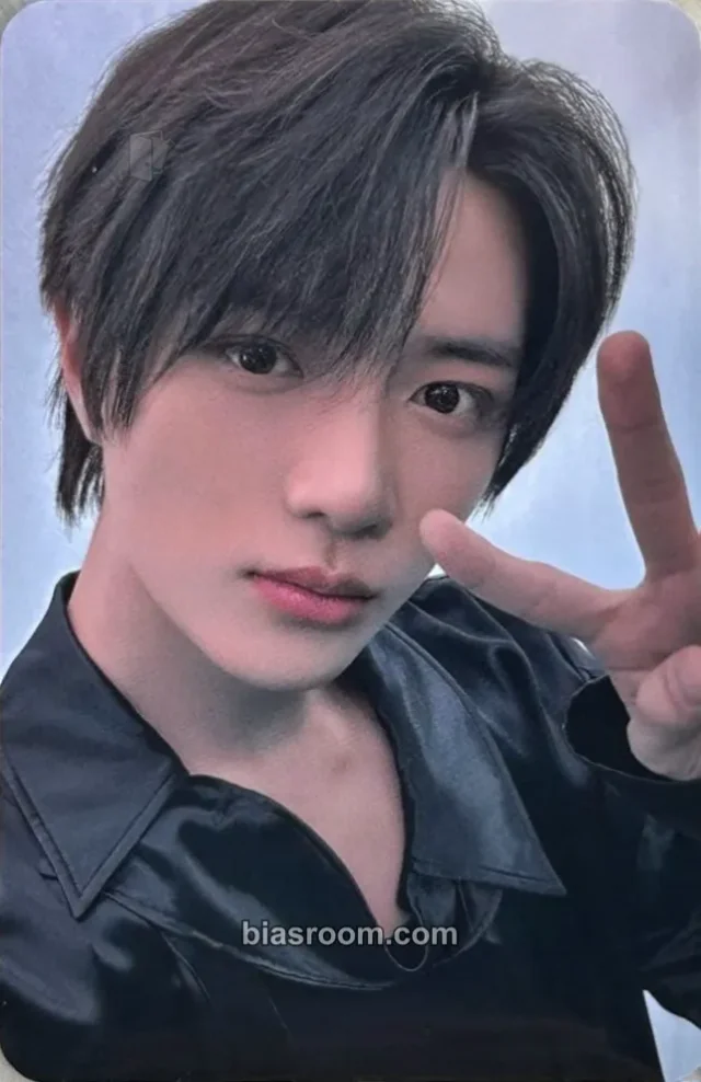 TOMORROW X TOGETHER - Endless Ride: VR concert Event merch photocard purchase benefit