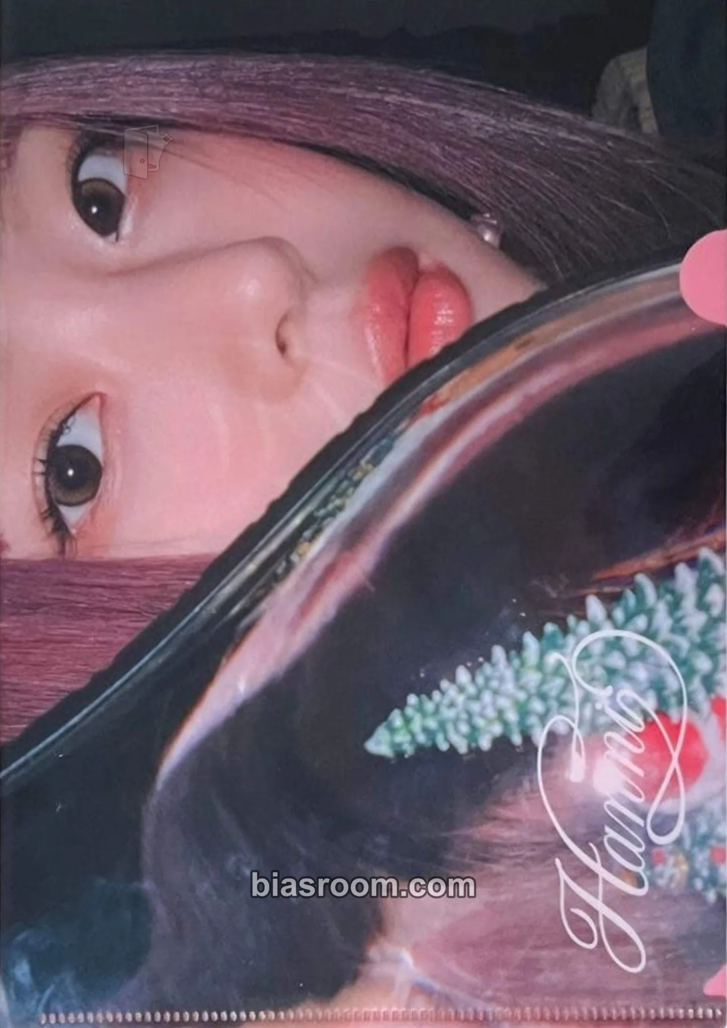 Hanni NewJeans “OMG” Photocard - NewJeans - NewJeans K-pop photocard
