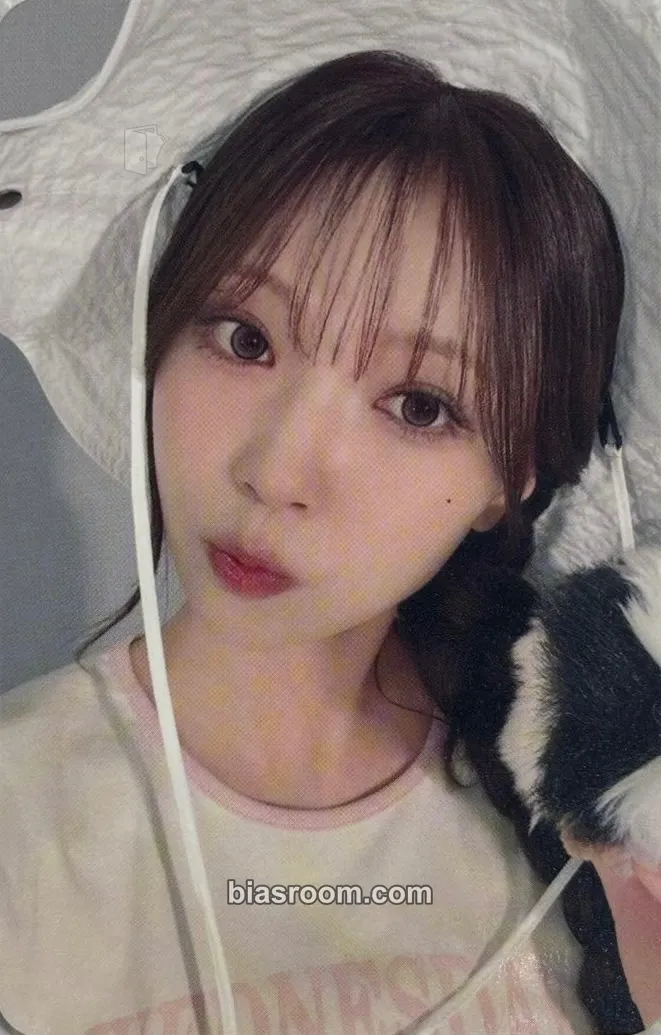 Mayuka Portfolio Photocard - NiziU - NiziU K-pop photocard