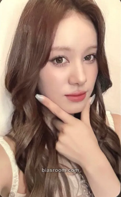 Nina Portfolio Photocard - NiziU - NiziU K-pop photocard