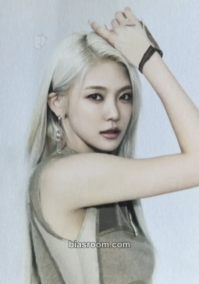 EVERGLOW - Onda - All My Girls Album album inclusion postcard savage version