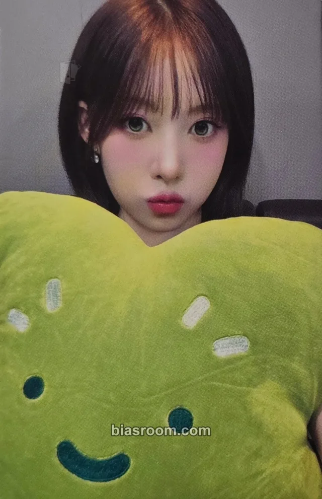 RESCENE - Liv - lip bomb Album million music lucky draw (LD)
