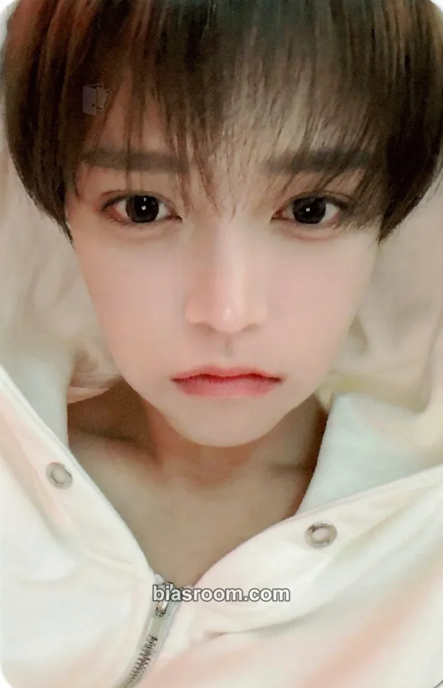 Jang Haneum - Jang Haneum - Is It Love? Album merch photocard pop-up sticker version