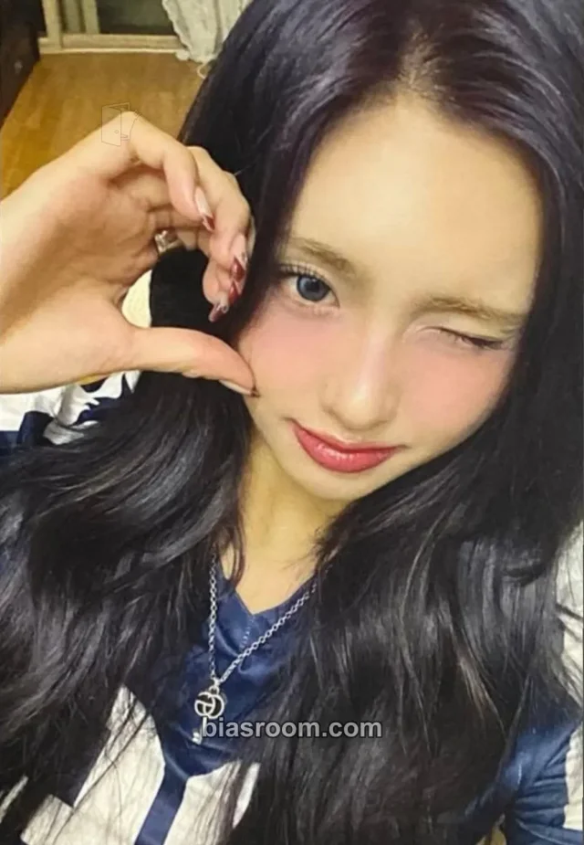 EVERGLOW - Aisha - EVER FOREVER 2025 Japan Meet & Greet Event postcard gachapon