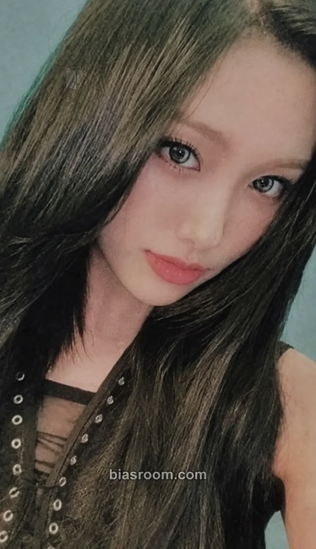 EVERGLOW - Aisha - ZOMBIE Album counting stars fansign winner benefit