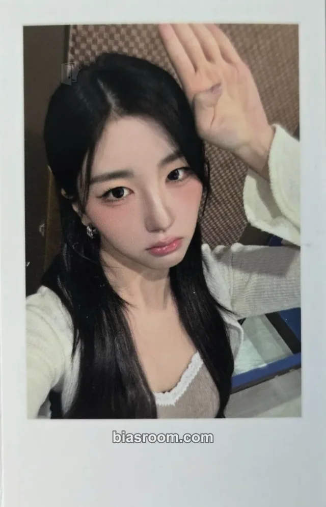 tripleS - Sohyun - Beyond Beauty Album whosfan round 7 video call (fancall) polaroid