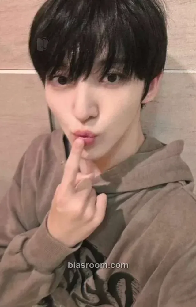 KickFlip - Donghyeon - My First Flip Album soundwave fansign round 1