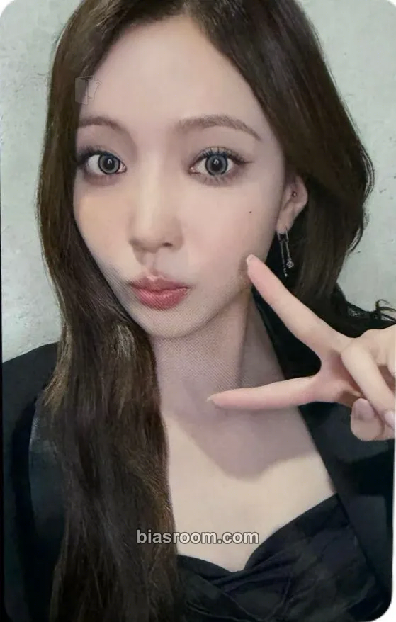 Mayuka Portfolio Photocard - NiziU - NiziU K-pop photocard