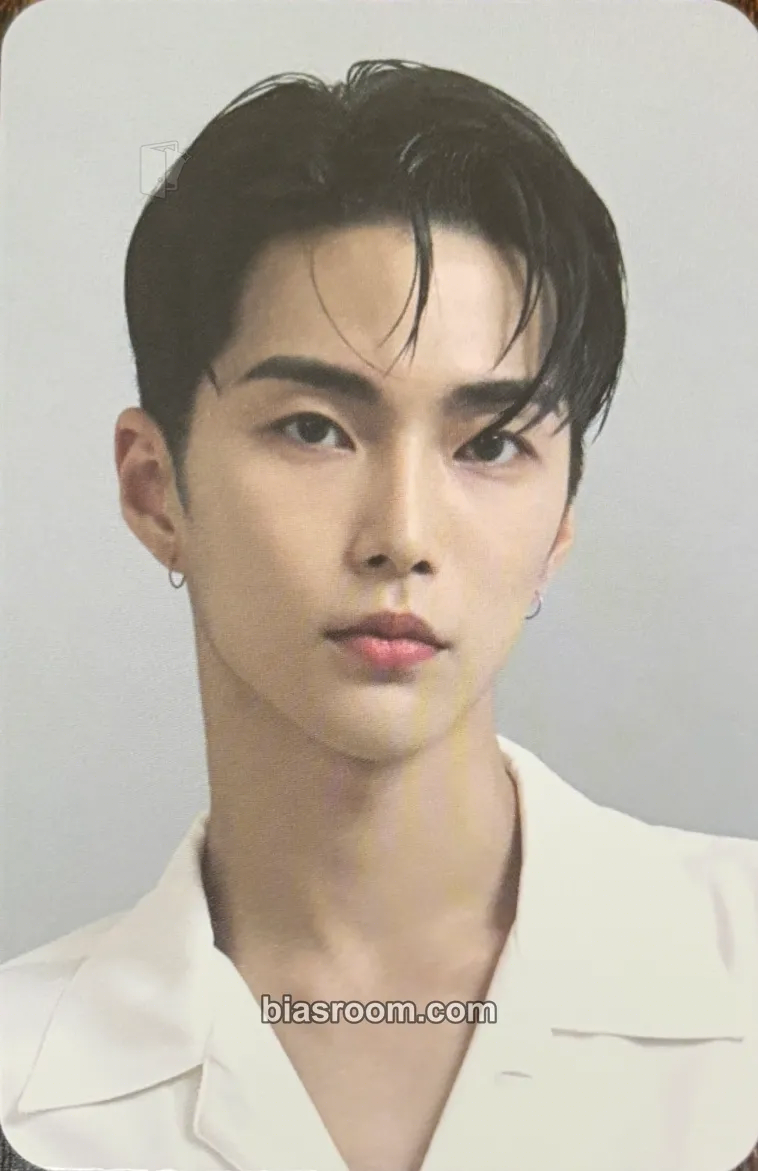 XngHan (ex. Seunghan) 2024 Season's Greetings Photocard - RIIZE - RIIZE K-pop photocard